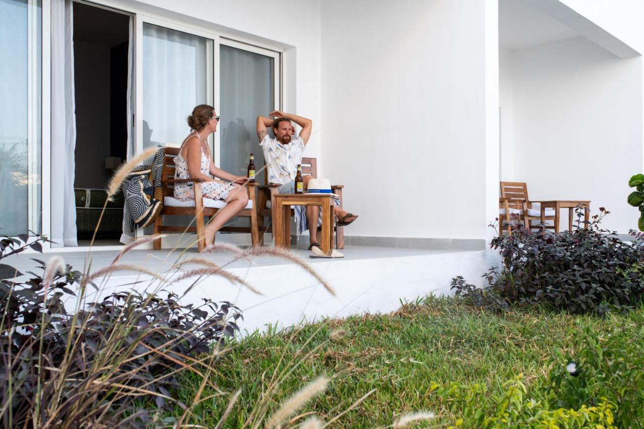 Nungwi Dreams By Mantis Hotel Exterior photo A couple on a balcony