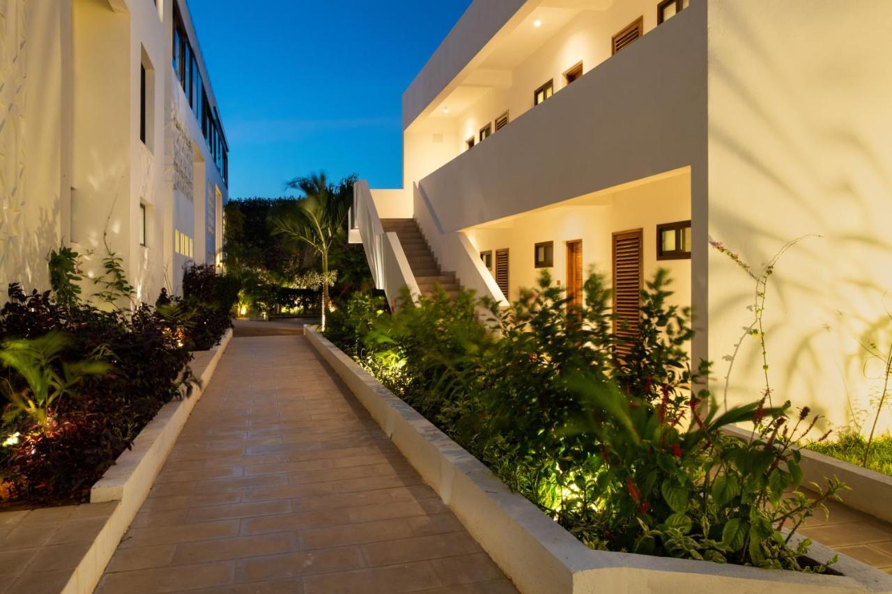 Nungwi Dreams By Mantis Hotel Exterior photo The hotel at night